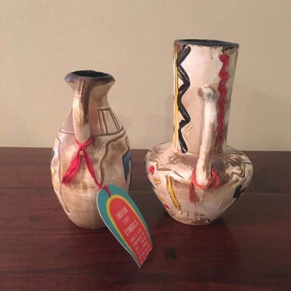 Two Native Souvenir Vases - Picture 7 of 8